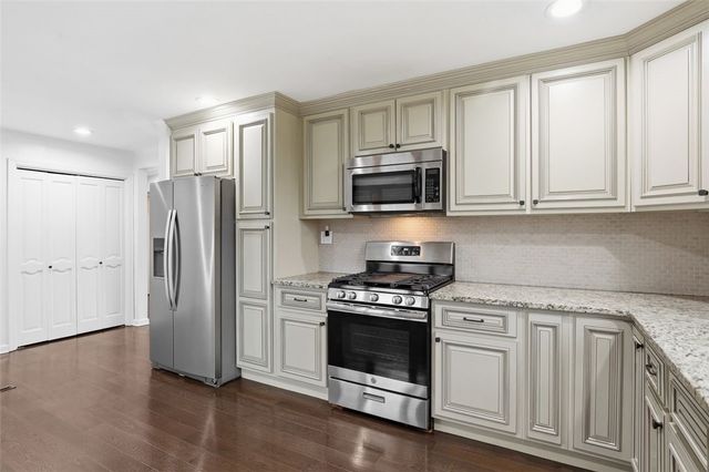 1013 El Rancho Dr, Green Tree, PA 15220