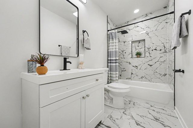 6949 Ash Place, Gary, IN 46403