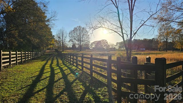 868 Bellegray Road, Clover, SC 29710