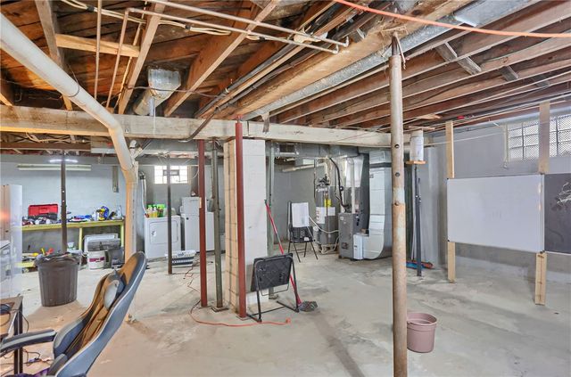 2011 Tony St, Shenango Twp, PA 16101