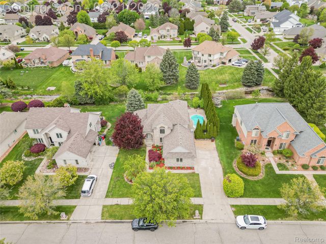 14001 Wayford Run, Shelby Charter Township, MI 48315