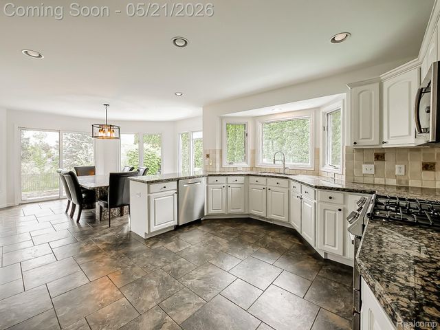 14001 Wayford Run, Shelby Charter Township, MI 48315