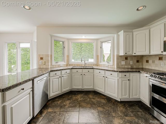 14001 Wayford Run, Shelby Charter Township, MI 48315