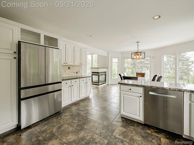14001 Wayford Run, Shelby Charter Township, MI 48315