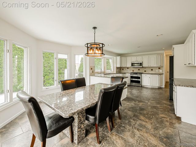 14001 Wayford Run, Shelby Charter Township, MI 48315