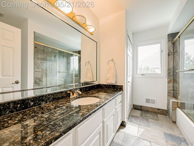 14001 Wayford Run, Shelby Charter Township, MI 48315