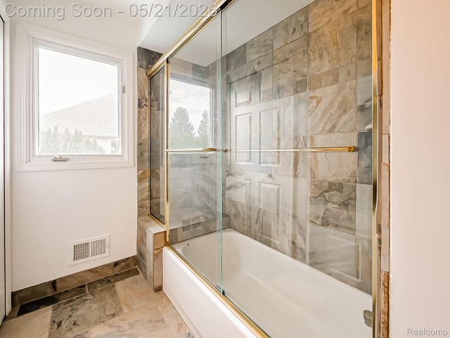 14001 Wayford Run, Shelby Charter Township, MI 48315
