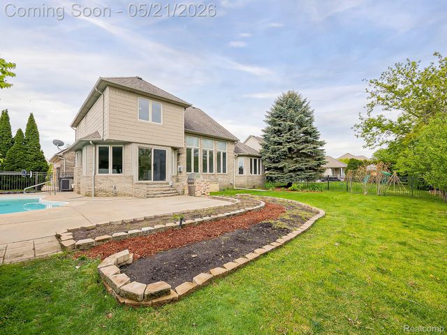 14001 Wayford Run, Shelby Charter Township, MI 48315
