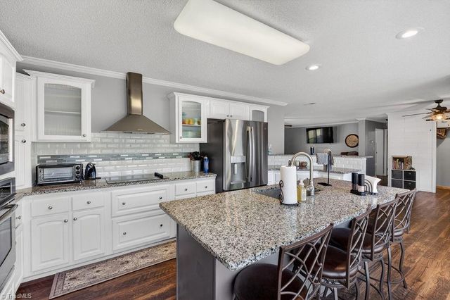 135 Blueridge View Lane, Mount Airy, NC 27030