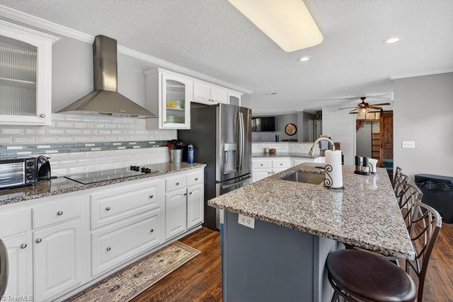 135 Blueridge View Lane, Mount Airy, NC 27030