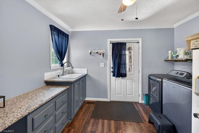 135 Blueridge View Lane, Mount Airy, NC 27030