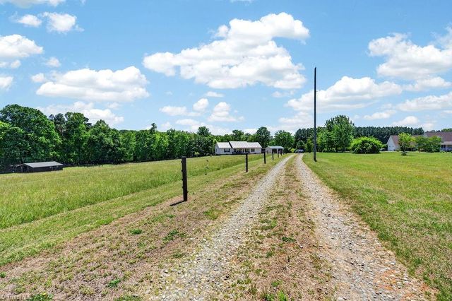 135 Blueridge View Lane, Mount Airy, NC 27030