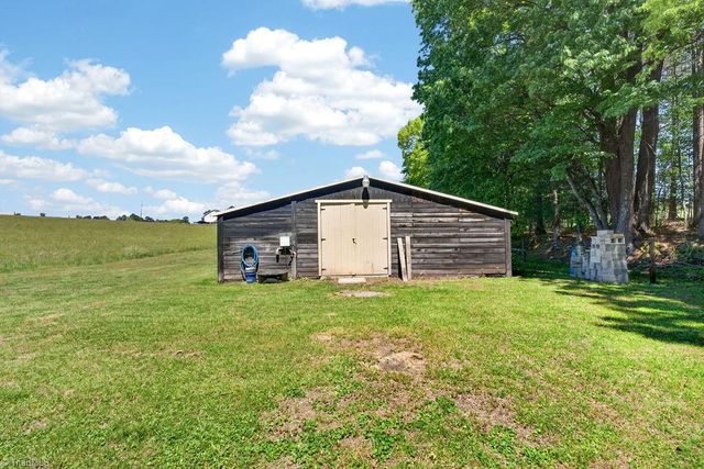 135 Blueridge View Lane, Mount Airy, NC 27030