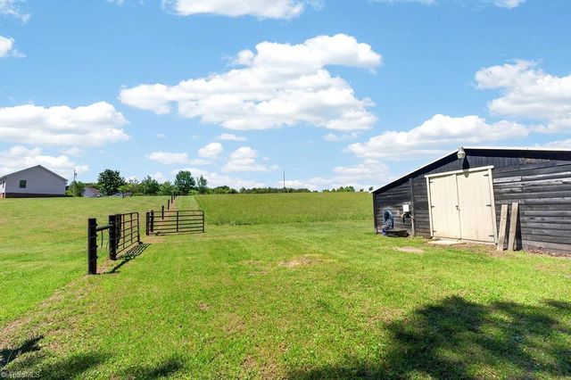 135 Blueridge View Lane, Mount Airy, NC 27030