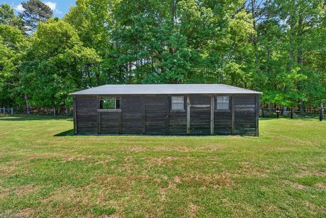 135 Blueridge View Lane, Mount Airy, NC 27030