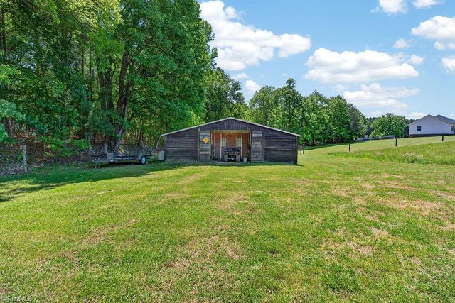 135 Blueridge View Lane, Mount Airy, NC 27030