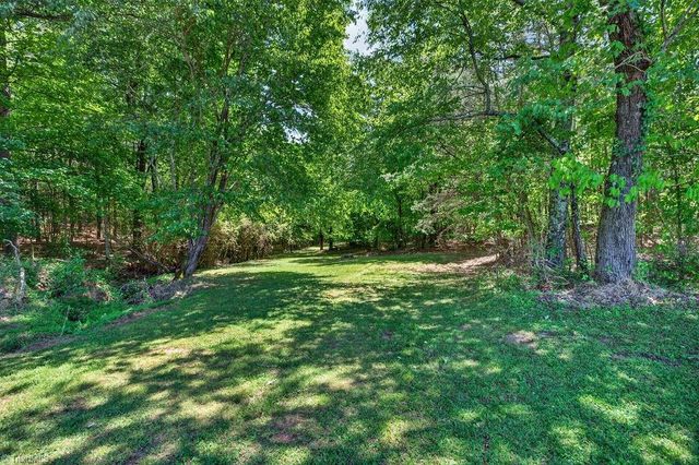 135 Blueridge View Lane, Mount Airy, NC 27030