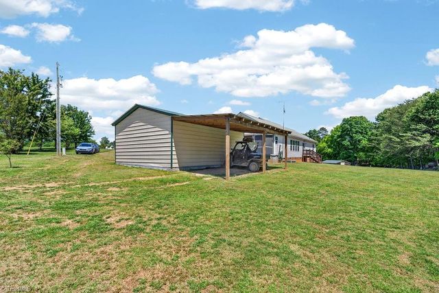 135 Blueridge View Lane, Mount Airy, NC 27030
