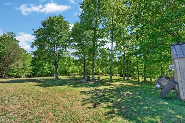 135 Blueridge View Lane, Mount Airy, NC 27030
