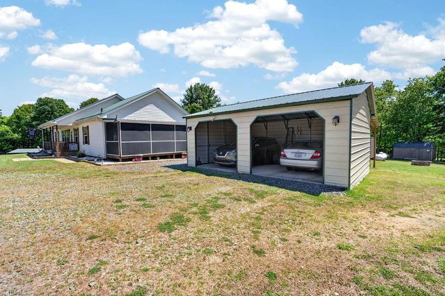 135 Blueridge View Lane, Mount Airy, NC 27030