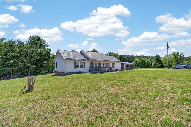 135 Blueridge View Lane, Mount Airy, NC 27030