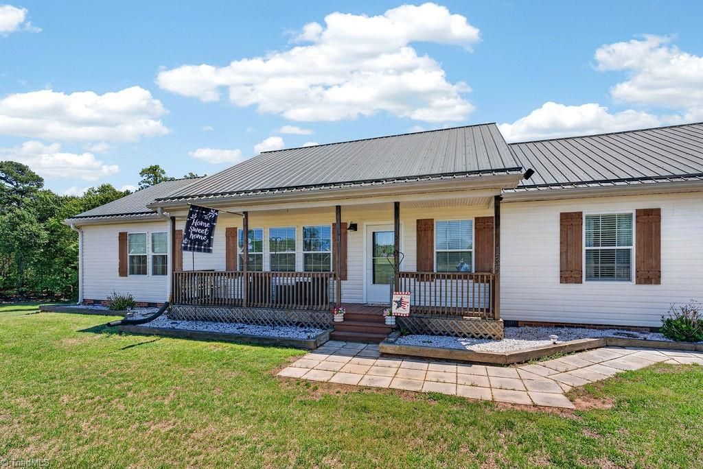 135 Blueridge View Lane, Mount Airy, NC 27030