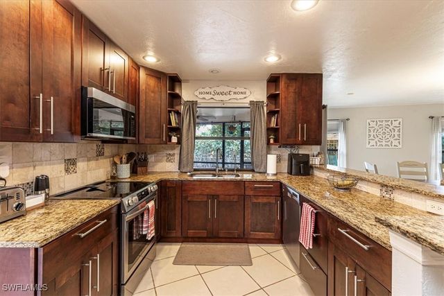 10590 Woodchuck LN, Bonita Springs, FL 34135