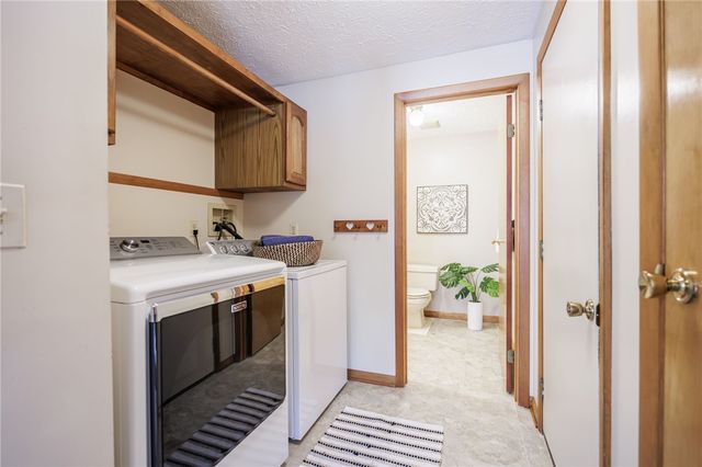 81 Woodedge Lane, Greece, NY 14626