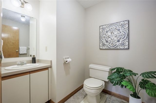 81 Woodedge Lane, Greece, NY 14626