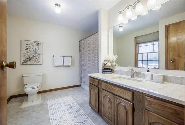 81 Woodedge Lane, Greece, NY 14626