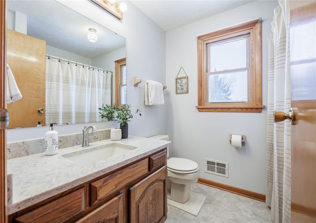 81 Woodedge Lane, Greece, NY 14626