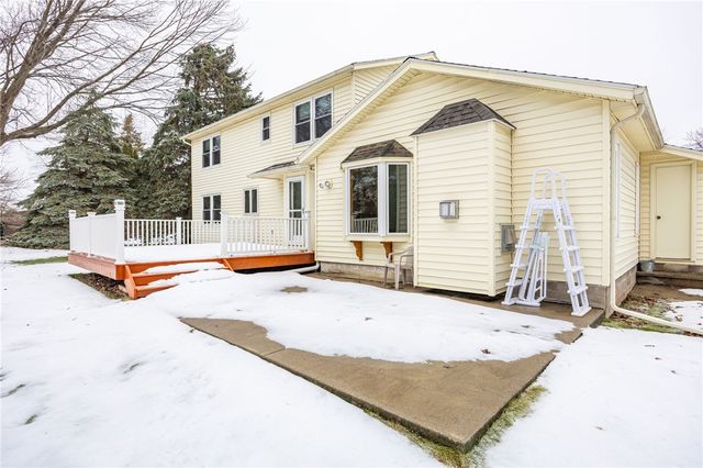 81 Woodedge Lane, Greece, NY 14626