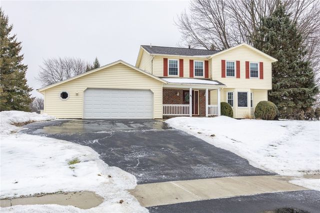 81 Woodedge Lane, Greece, NY 14626