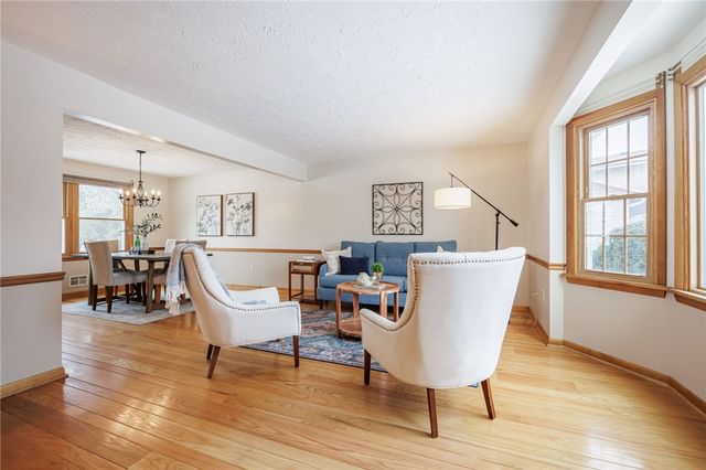 81 Woodedge Lane, Greece, NY 14626