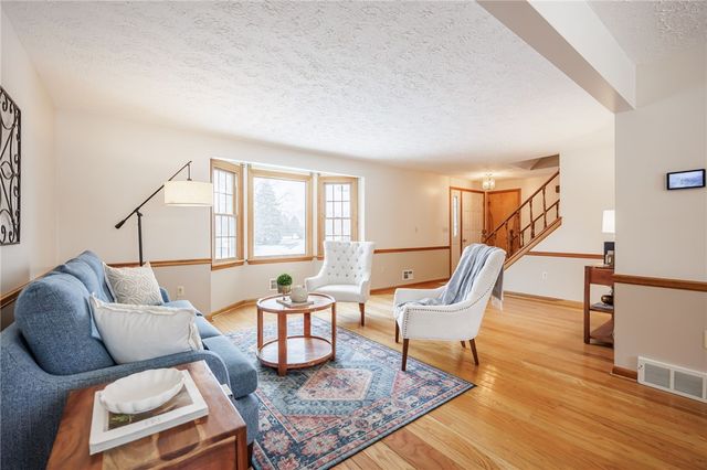 81 Woodedge Lane, Greece, NY 14626