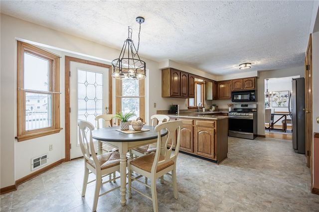 81 Woodedge Lane, Greece, NY 14626