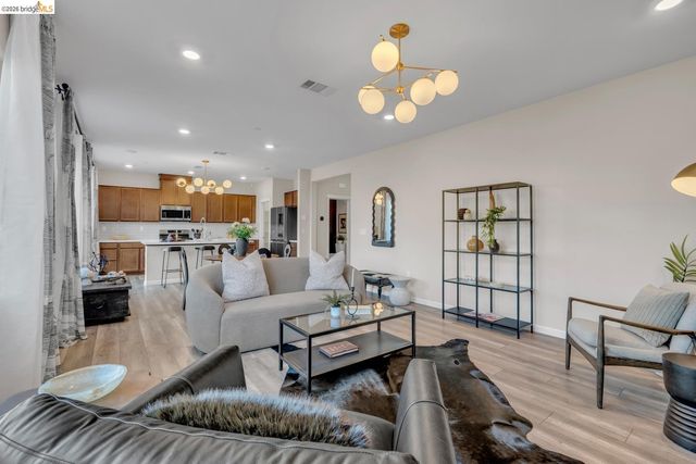 5603 Trinity Lakes LN, Antioch, CA 94531