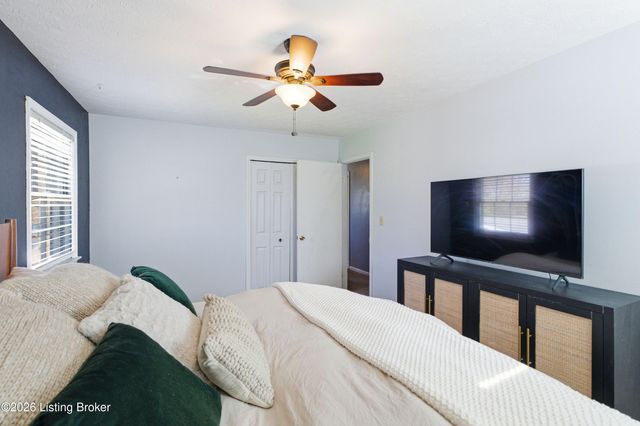 12507 Echo Bridge Rd, Louisville, KY 40243