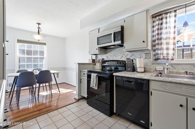 12507 Echo Bridge Rd, Louisville, KY 40243