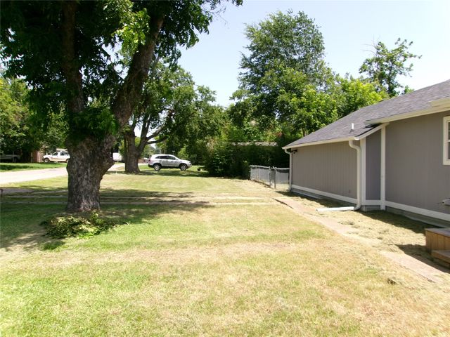 419 W Evans Avenue, Bonham, TX 75418