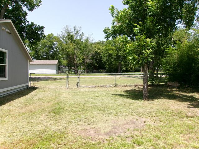 419 W Evans Avenue, Bonham, TX 75418