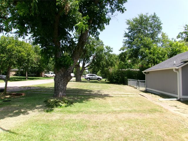 419 W Evans Avenue, Bonham, TX 75418