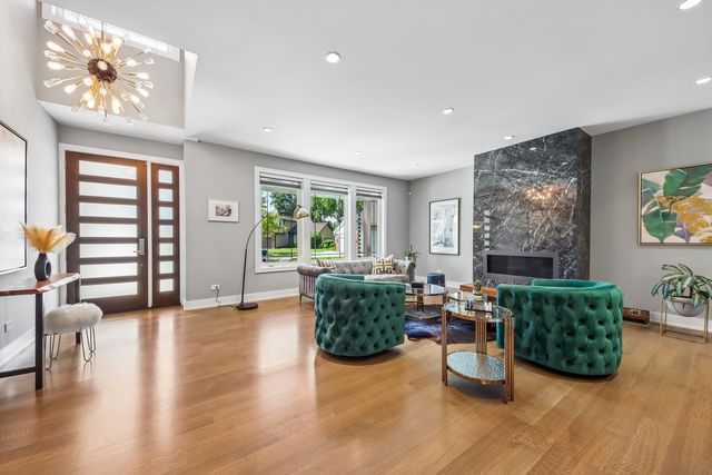 1209 Diane Lane, Elk Grove Village, IL 60007