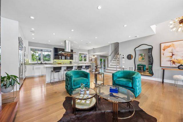 1209 Diane Lane, Elk Grove Village, IL 60007