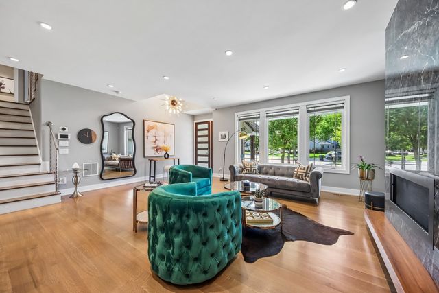 1209 Diane Lane, Elk Grove Village, IL 60007
