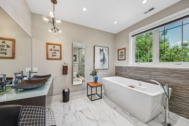 1209 Diane Lane, Elk Grove Village, IL 60007