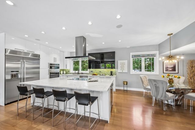 1209 Diane Lane, Elk Grove Village, IL 60007