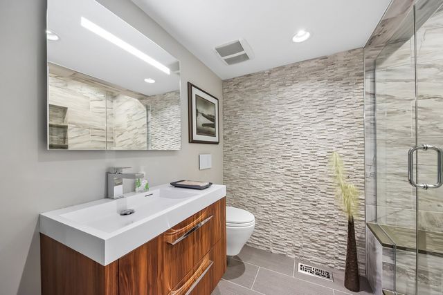 1209 Diane Lane, Elk Grove Village, IL 60007