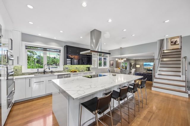 1209 Diane Lane, Elk Grove Village, IL 60007