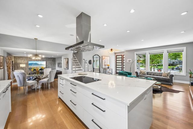1209 Diane Lane, Elk Grove Village, IL 60007
